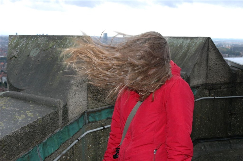 Anissa, les cheveux dans le vent