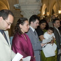 Divya entourée de ses parents, parrain et maraine