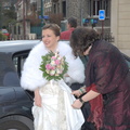 La mariée sort de la voiture